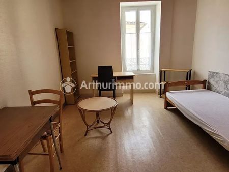 location appartement 1 pièces 22 m2 à saint-jean-d'angély