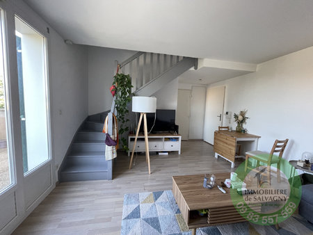 a vendre t2 de 42 72 m2 avec terrasse et garage à fleurieux-