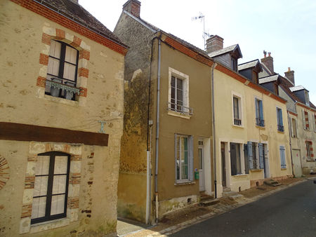 maison dans petit village de caractere