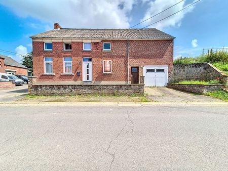 maison villageoise avec jardin  grand parking et garage