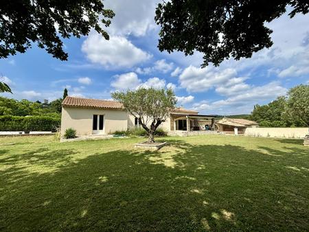 grignan. villa de plain-pied de 190 m2 sur 2130 m2 de terrain avec piscine.