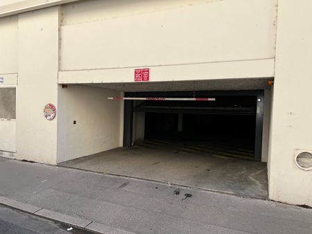 a louer – garage fermé au rdc du 96 rue cuvier à lyon 69006  facile d’accès