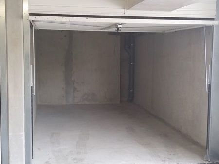 garage 14m² à salon de provence hypercentre