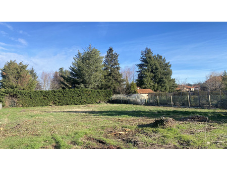 à vendre très beau terrain constructible de 945m2