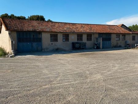 local d'activité de 300m2 avec grand parking à louer