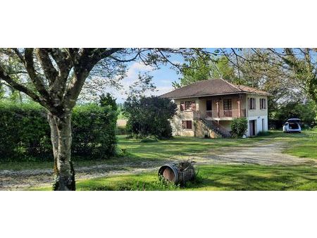 maison au calme et grand terrain