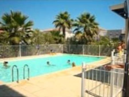 à louer appartement 2 pièces de 42m2 dans résidence avec piscine