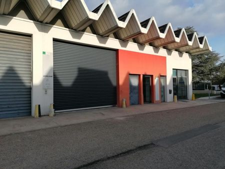 local industriel 1 283 m²