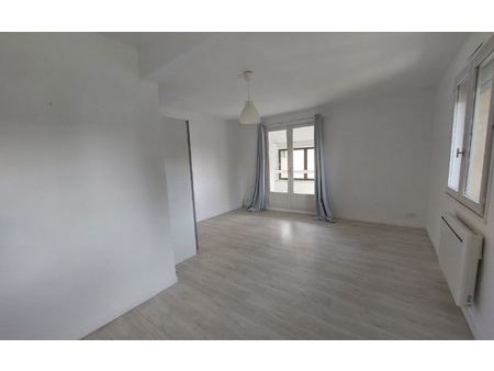 location appartement  29.32 m² t-1 à conches-en-ouche  470 €