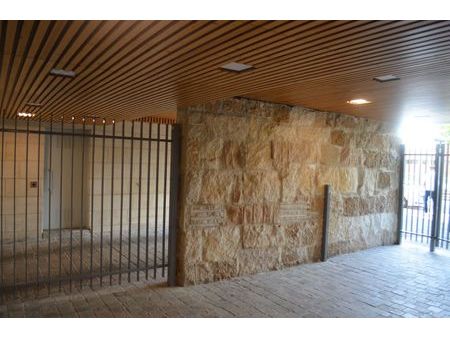 appartement 87m2  2 chambres  1 place parking en sous-sol et cave