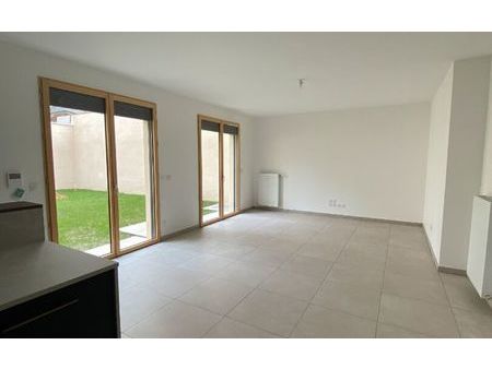 location maison  m² t-4 à lyon 6  2 040 €