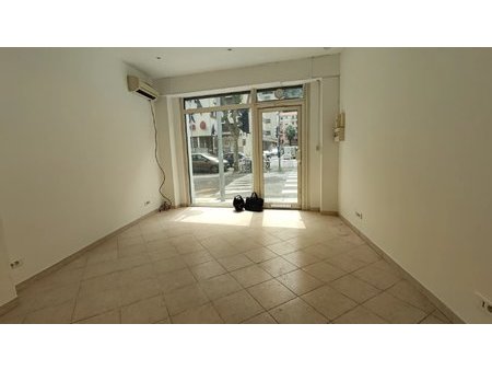 a louer local commercial 31 m² - nice ouest - madeleine