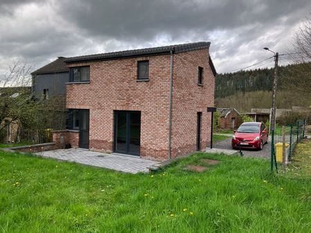 a louer  maison dans un cadre privilégié et à 5 min de e 25