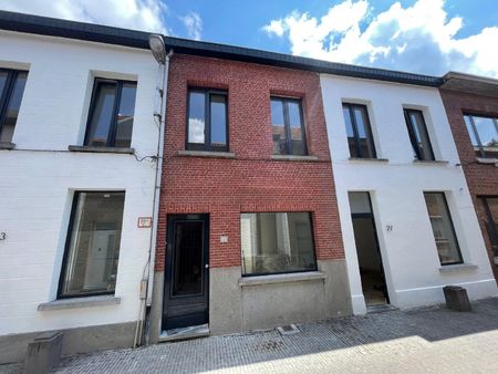 gerenoveerde woning met 3 slaapkamers  tuin en energielabel a nabij centrum lier