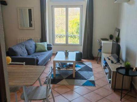 t2 / 40m² / jouy en josas (rer c)