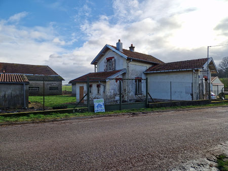 ancienne gare de 76 m² avec terrain a renover