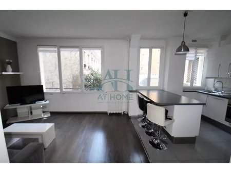 appartement 2 pièce(s) 49 m2 meublé avec petit balcon.