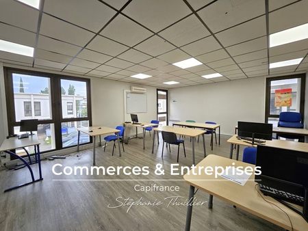 location locaux professionnels 4 pièces 104 m²