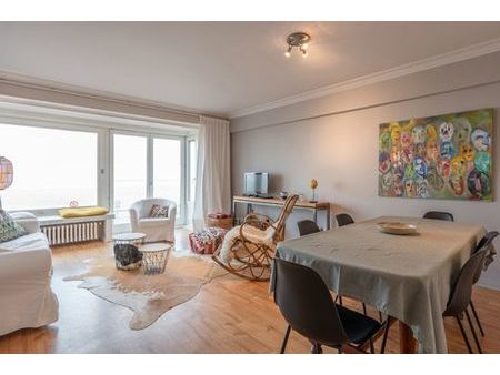 appartement non meublé sur la digue de mer près du casino.