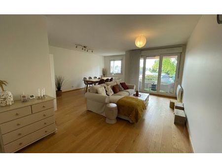 location appartement  m² t-3 à orléans  960 €