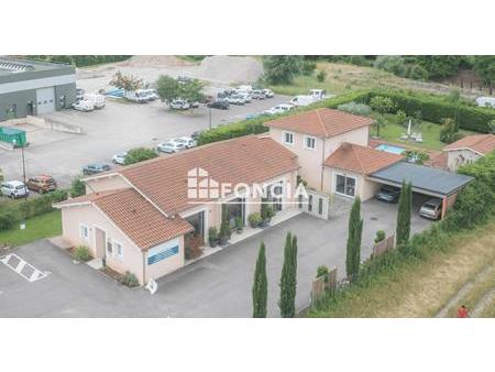 maison de praticiens de 268 m2 renovee