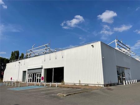 location de local commercial de 772 m² à soissons - 02200