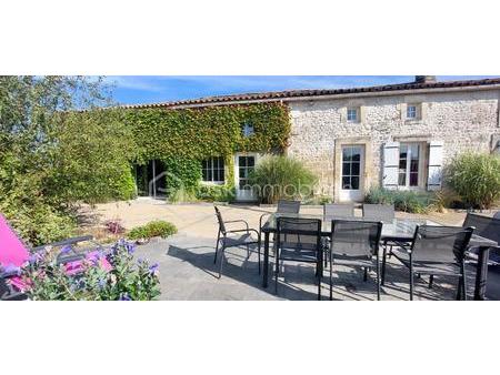 vente longère et corps de ferme à coulonges-sur-l'autize (79160) : à vendre / 186m² coulon