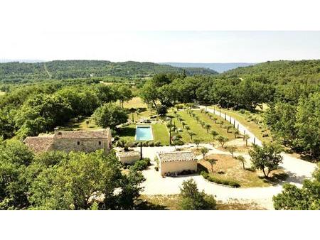 superbe mas dans le massif du luberon