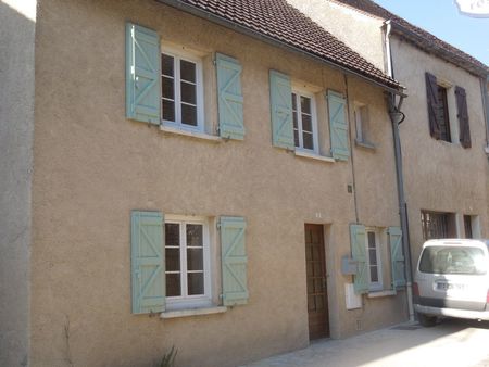 maison t3 dans village montfaucon