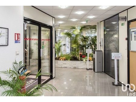 location locaux professionnels 81 m²