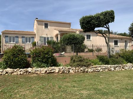 villa au calme avec vue époustouflante sur un terrain de 1200 m2.