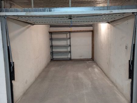 garage box dans parking securise