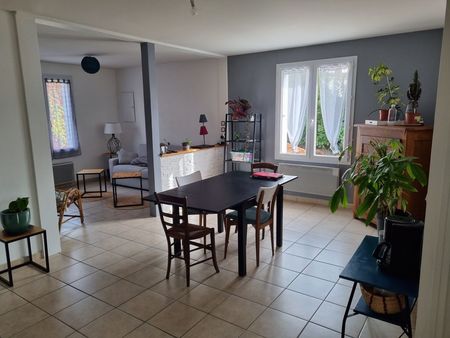 appartement t2 bressuire centre ville avec garage et cour