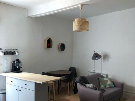 bel appartement ancien type t2 au centre ville