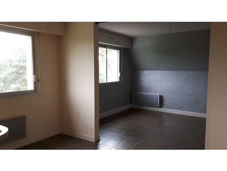 loue appartement t3 (dans maison)