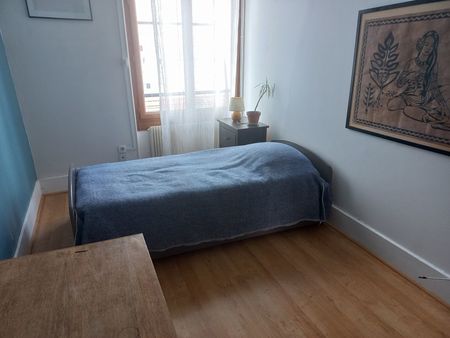 chambre etudiant a louer dans grand appartment / rent a room