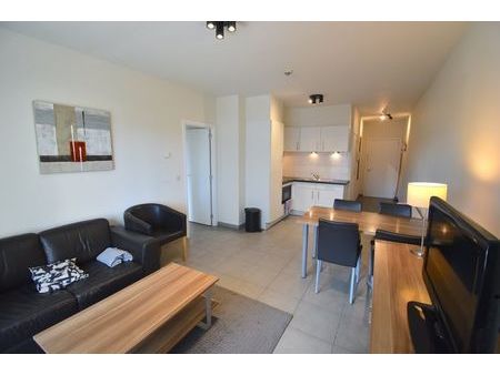 bel appartement à une pièce + bureau à louer dans le centre…