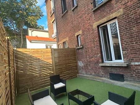 t2 meublé avec terrasse de 23m²