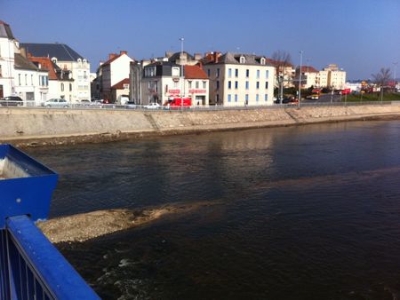 loue local commercial ou bureaux centre ville montluçon