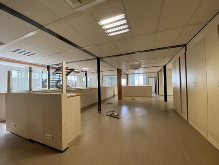 bureaux 710 m²