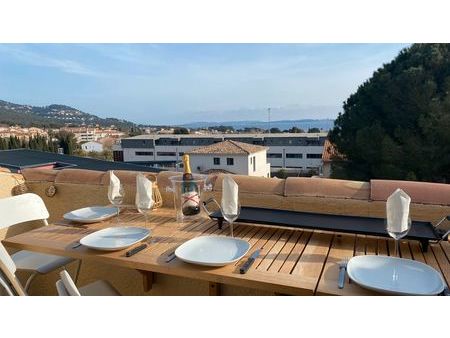 superbe appartement 3 / 4 pièces  vue mer et îles  disponible du 27/4 au 28/6/2024