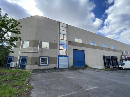 local industriel 1 175 m²