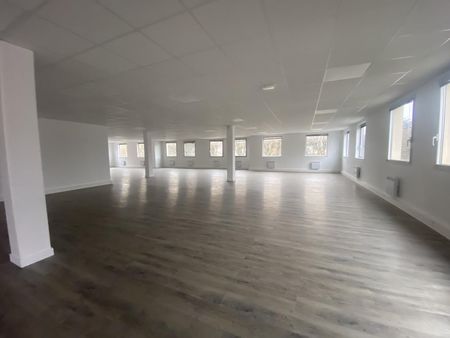 bureaux 1 251 m²