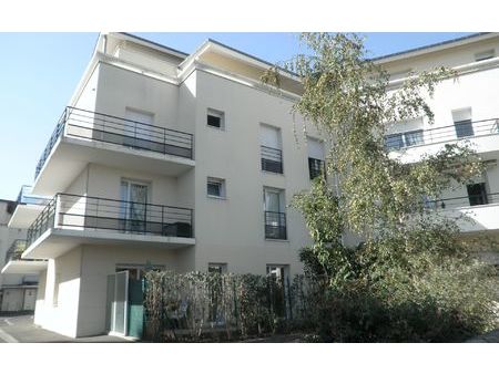 location appartement  65 m² t-3 à saint-cyr-sur-loire  828 €