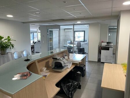 location locaux professionnels 330 m²