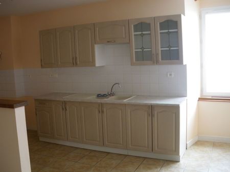 t3 en duplex verteuil sur charente 540 euros cc