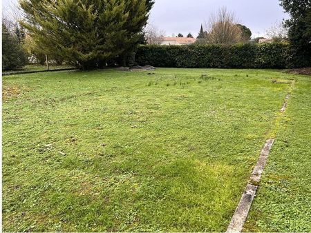 terrain 607 m² vars