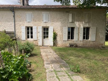 maison de campagne près de la mer