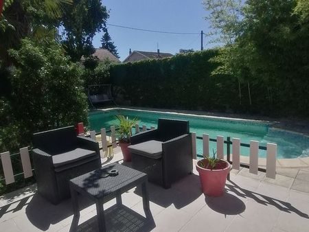 magnifique maison bourgeoise avec jardin bucolique et piscine