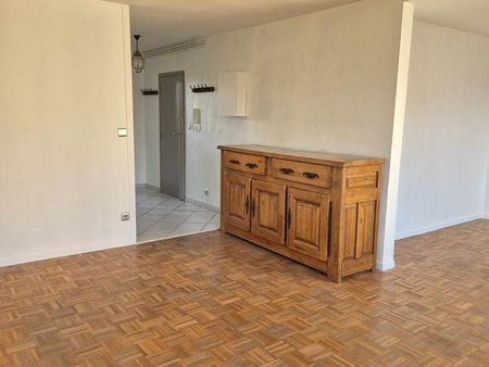 location appartement lumineux t3 bis 81m2 charges comprises (chauffage + eau froide/chaude